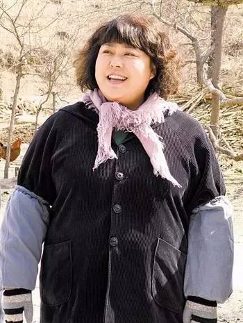 肚子腫成球!63歲婦人「懷胎」10年 醫師取出「整整11公斤巨型炸彈」腿軟:別以為是發福
