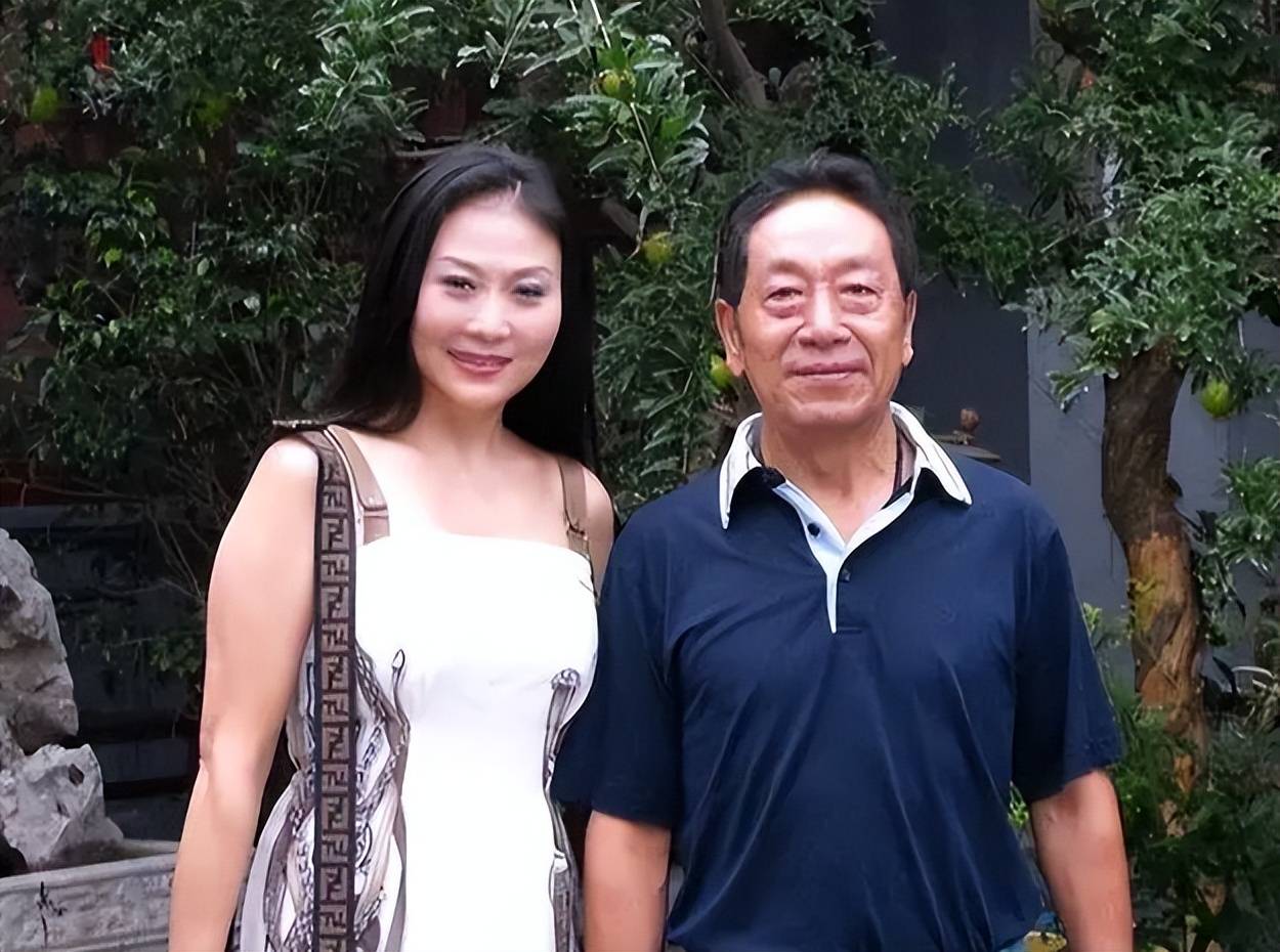 比父母還老！她堅持「嫁大37歲老戲骨」　遭各界反對「11年婚姻現況曝光」網傻眼了