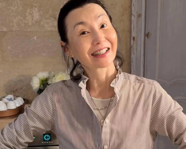 洗去一身鉛華!61歲影后息影「隱居農村養雞種蔬果」 素顏亮相「下廚熬果醬」網愣:醫美過度