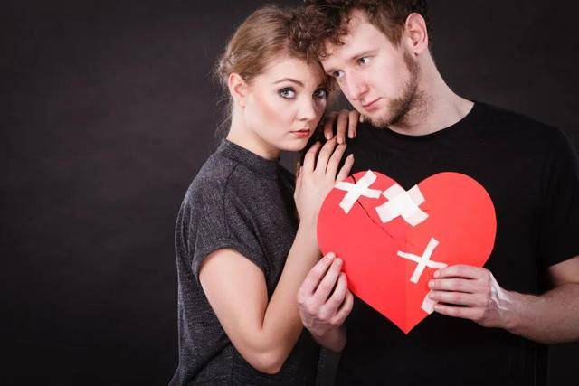 長期「沒有為愛鼓掌」的夫妻，會發生什麼事？　婚姻專家解答了「這一種很危險」