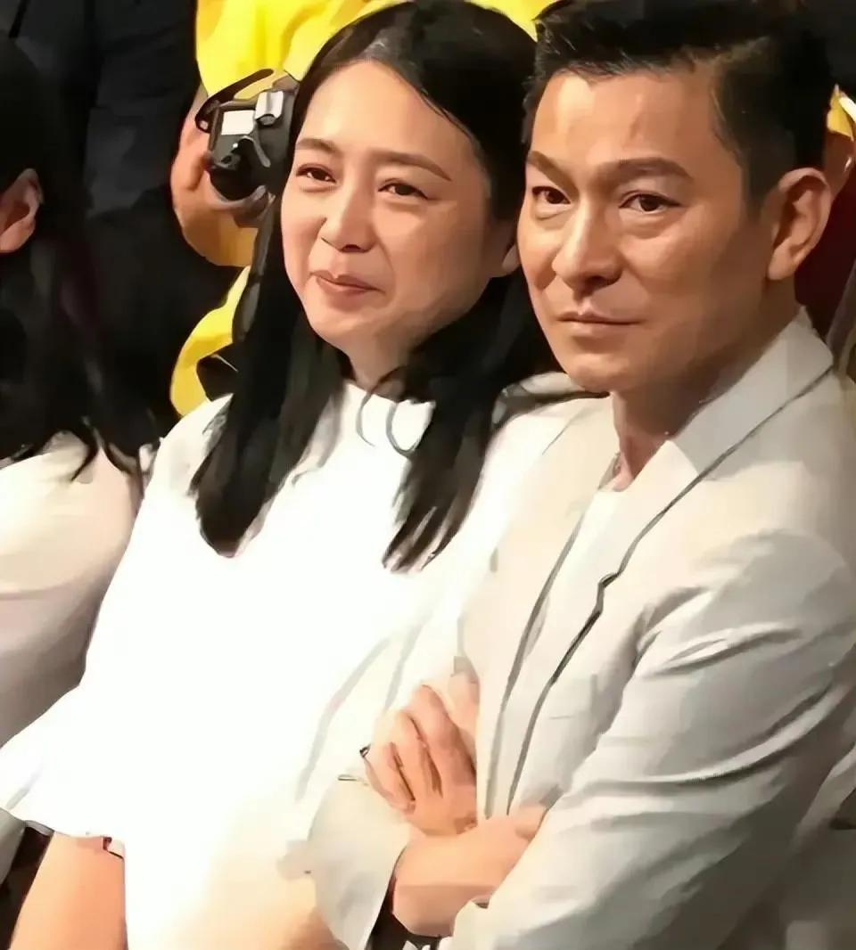 最低調的天王嫂!58歲朱麗倩「素顏逛超市被目擊」 私下舉動被狂讚「難怪迷倒劉德華」