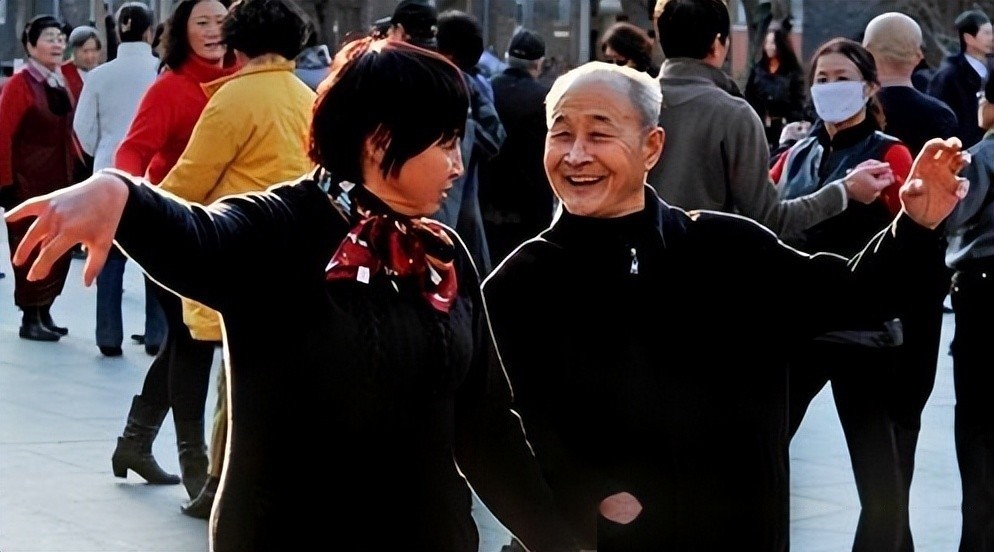 65歲阿姨哭認了「兒子陪伴養老根本惡夢」
