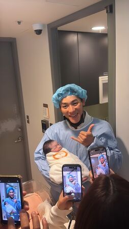 快訊／台灣大咖「女星辣妻生了」！陪進產房「激動抱女兒」：小公主誕生