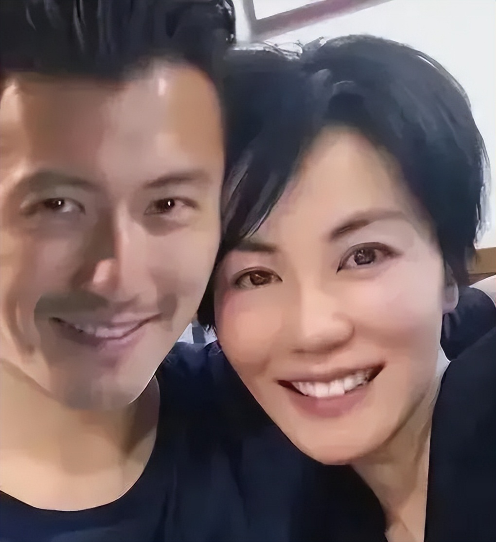 鋒菲復合12年!王菲現身演唱會「狀態彷如少女」 鏡頭一轉「照到劉詩詩」網友錯愕了