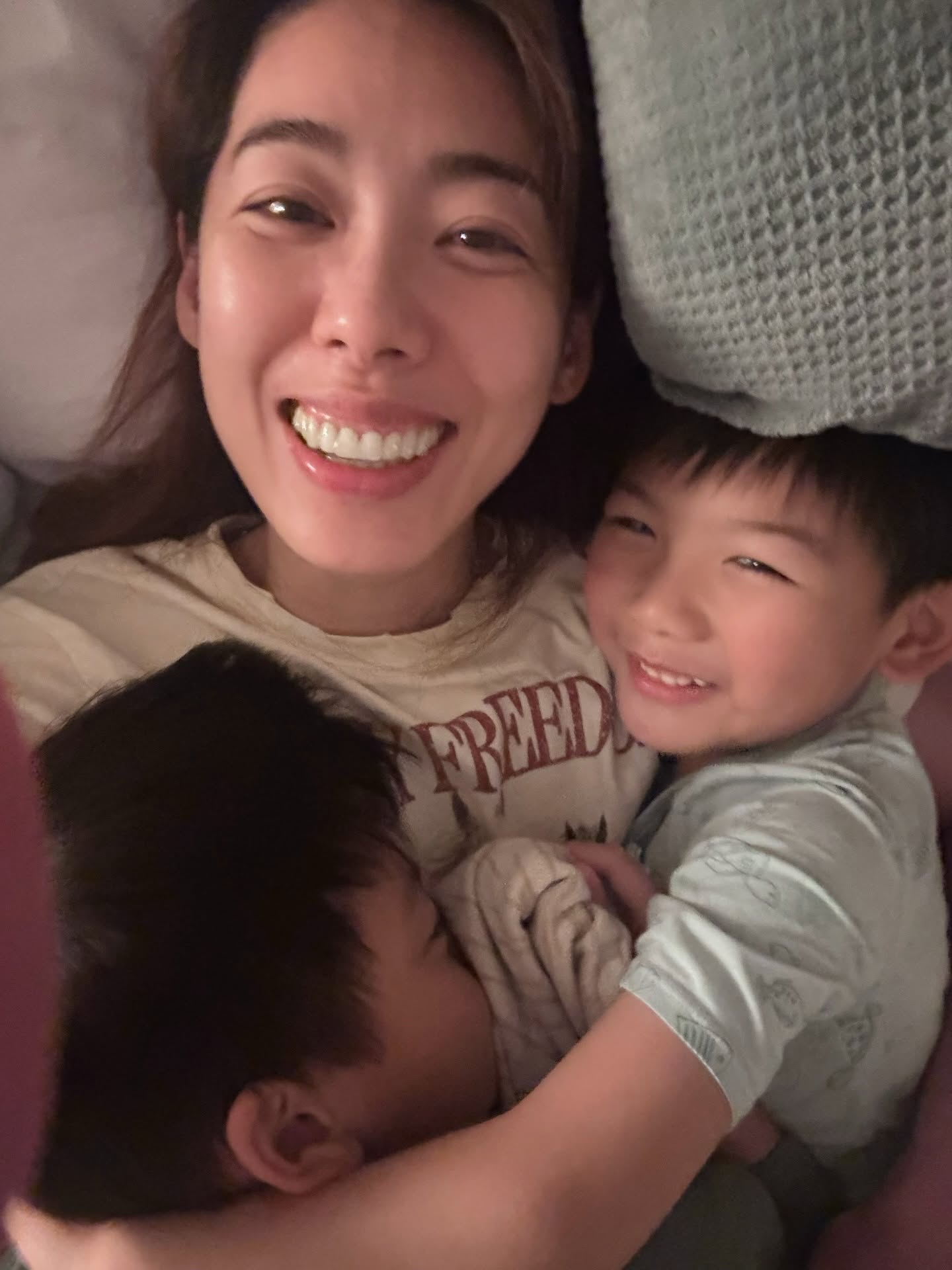 定居美國1年!45歲林可彤「帶2兒回台灣」原因曝光了