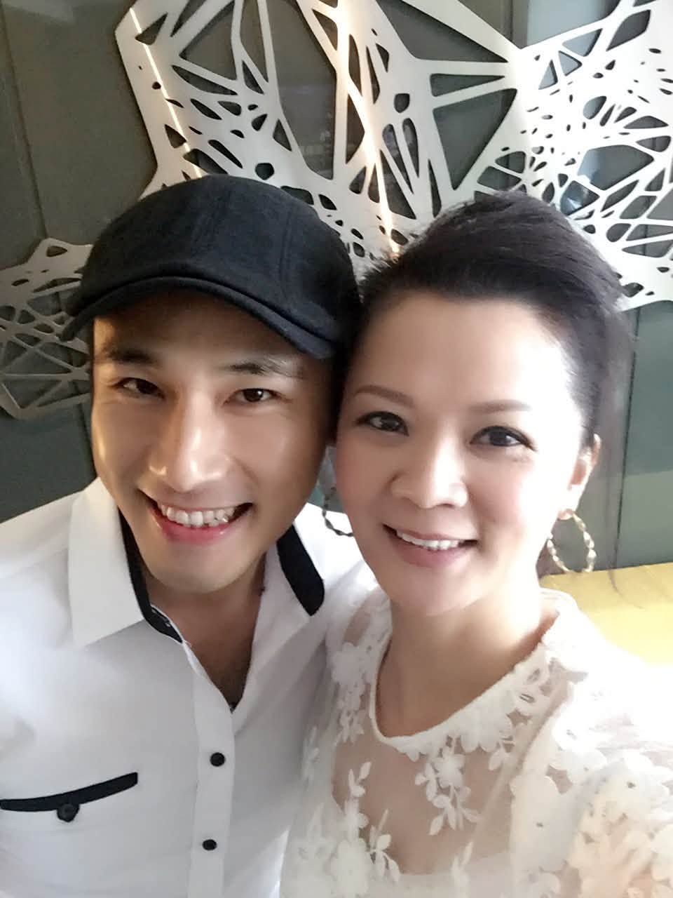 見傅子純遺容痛哭！高欣欣崩潰「搞什麼東西」　揭遺孀近況「演藝圈好友輪流陪伴」
