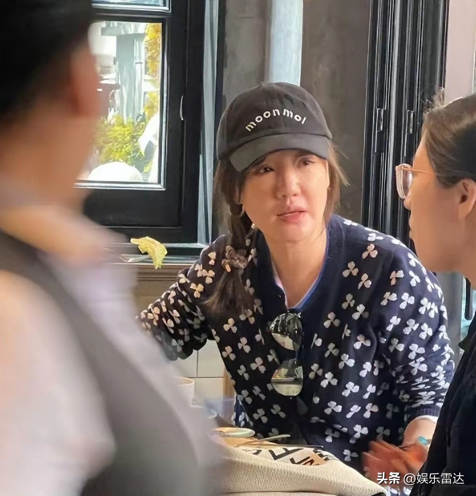 47歲未婚未生!凍齡女神被目擊「發福腫一大圈」 大肚如懷孕「網嚇壞認不出」