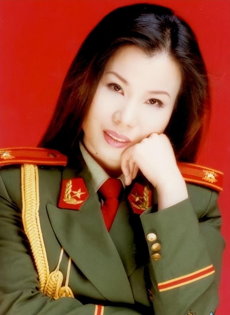 歌后接班人「高燒16天去世」!生命最後「仍敬業登台演唱」遺言令人心碎...