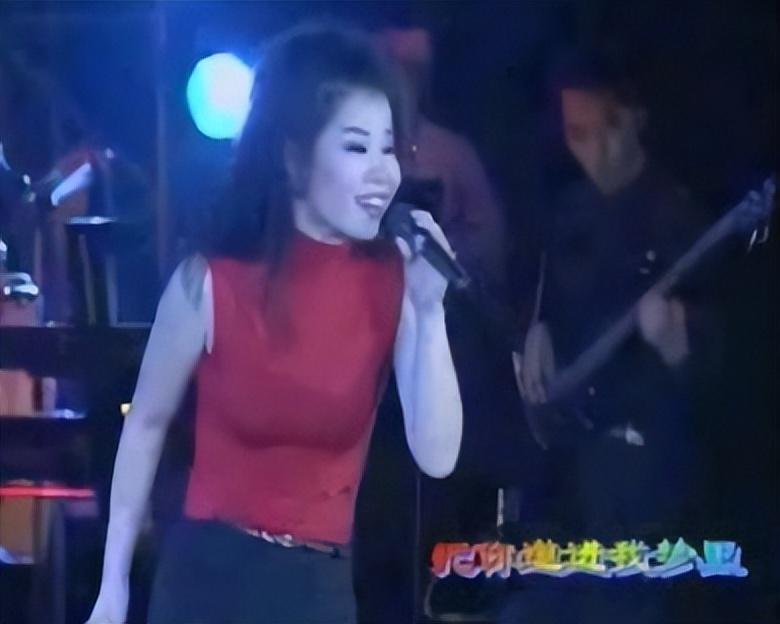 歌后接班人「高燒16天去世」!生命最後「仍敬業登台演唱」遺言令人心碎...