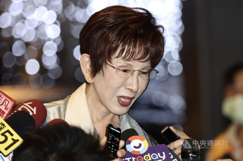 跟女星爸戀情告吹?洪秀柱「直呼逃過一劫」 遭翻出「當年氣質文青照」網狂喊戀愛