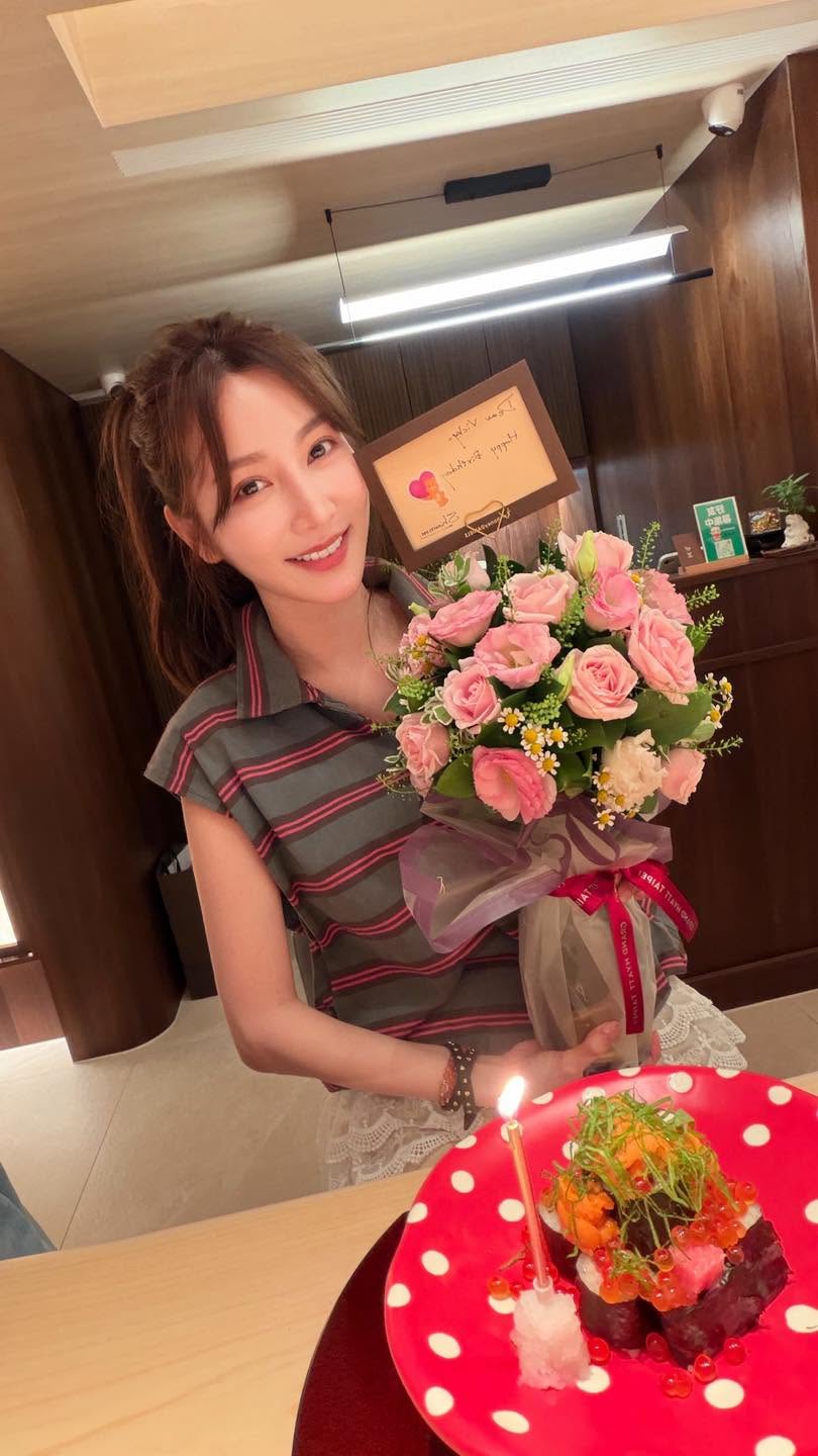 姊妹都是女神！曾莞婷曝光「大10歲親姊姊」　「雪白肌膚+氣質長髮」網友驚喊：根本美魔女