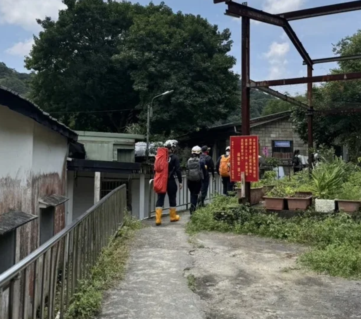 快訊/三貂嶺步道「夫妻遭到攻擊」!1人「昏迷危及」搶救中...