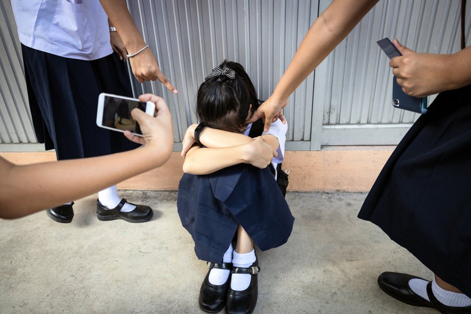 霸凌混血女童！14名同學嗆「滾回妳國家」　家長「翻開她的書包」崩潰轉學　