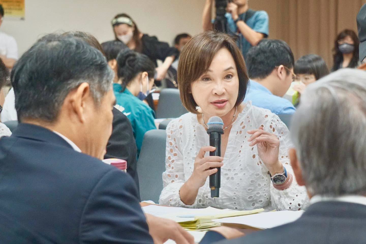 昔是台灣正妹主播!藍營大將「年輕美貌曝光」 還是陶晶瑩前輩「人生經歷超猛」