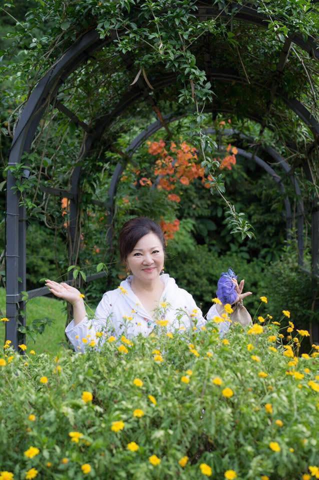 坦然接受老化！71歲白冰冰突曬「43kg暴瘦纖細照」揭真實狀態：明天會更好是騙人的