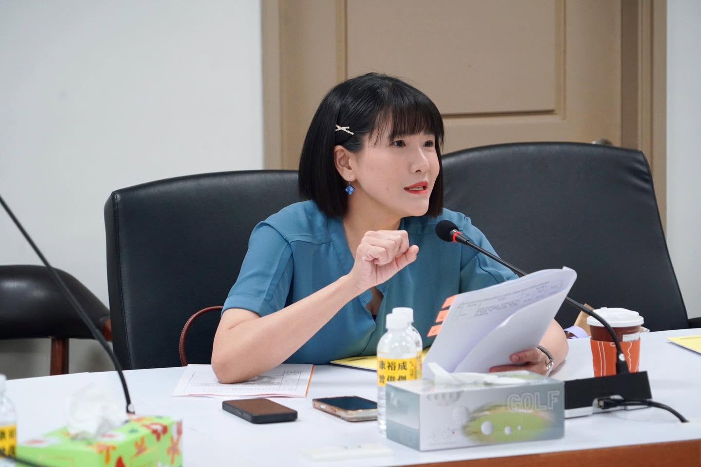 狂被酸民攻擊!民進黨議員「花1年狂減35公斤」 比對減肥後「變身清新美女」根本不同人