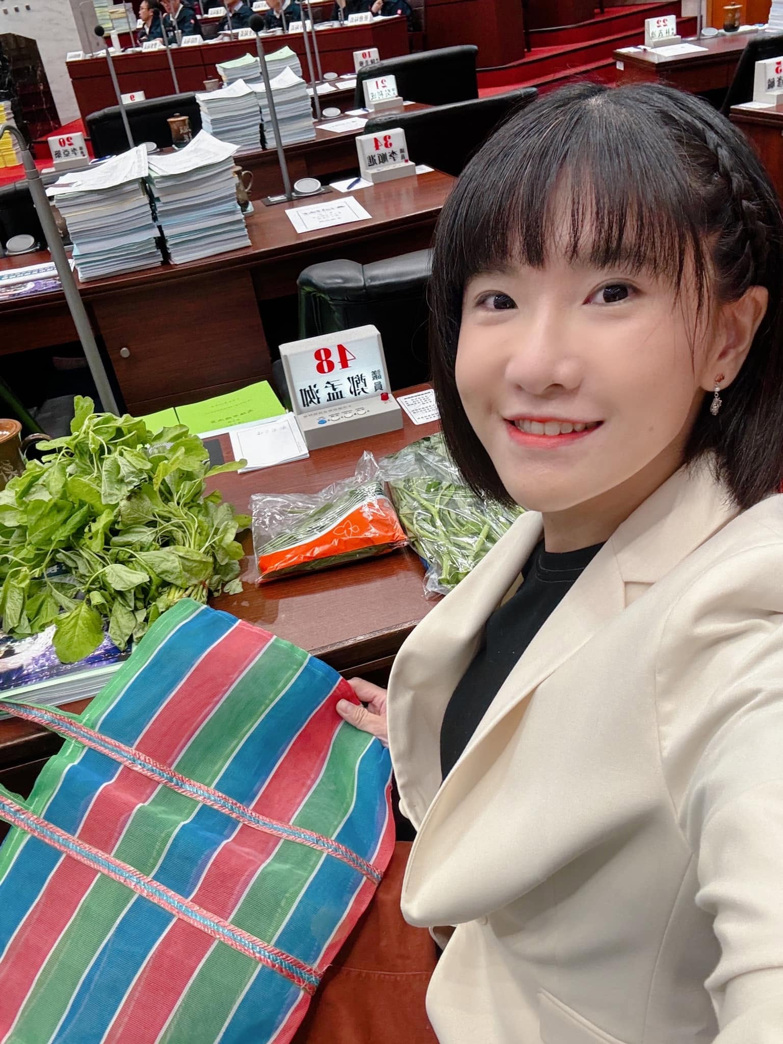 狂被酸民攻擊!民進黨議員「花1年狂減35公斤」 比對減肥後「變身清新美女」根本不同人