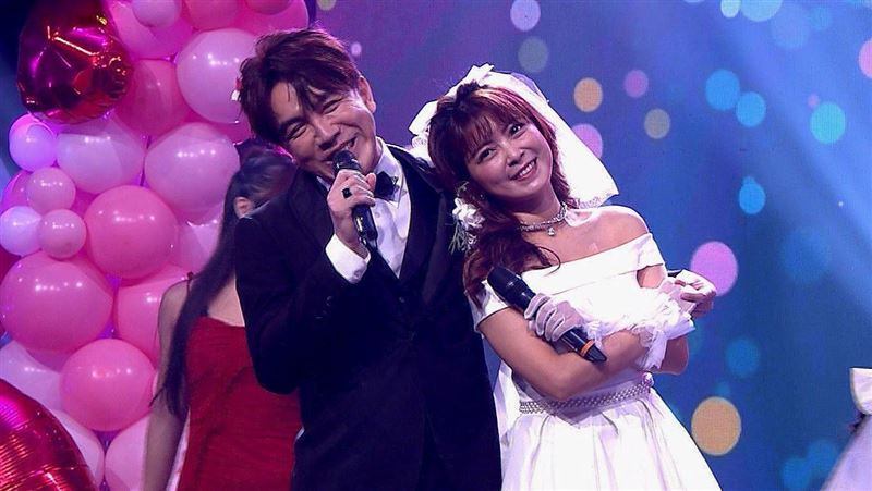 曾傳曖昧張秀卿!46歲台語歌王「驚傳結婚喜訊」 婚宴曝光「對方也是歌手」