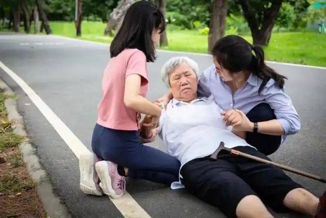 天氣熱要當心！出現3症狀「代表你中暑了」：嚴重恐器官衰竭