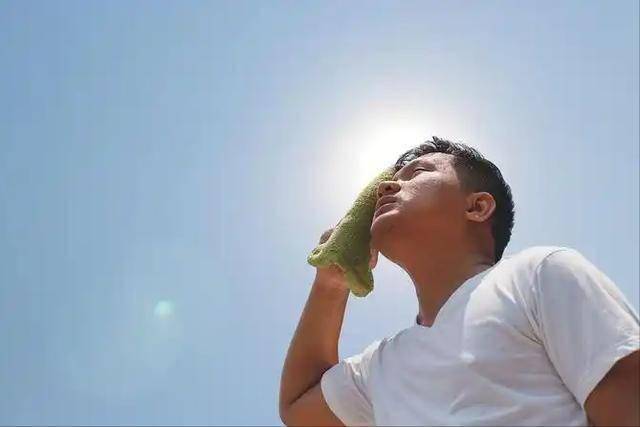 天氣熱要當心！出現3症狀「代表你中暑了」：嚴重恐器官衰竭