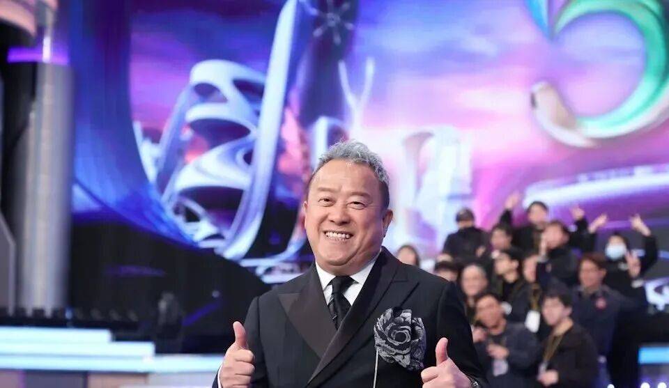 離婚後狂傳緋聞！73歲曾志偉被偶遇「紅顏知己相伴」　女方身份曝光「輿論瞬間炸鍋」