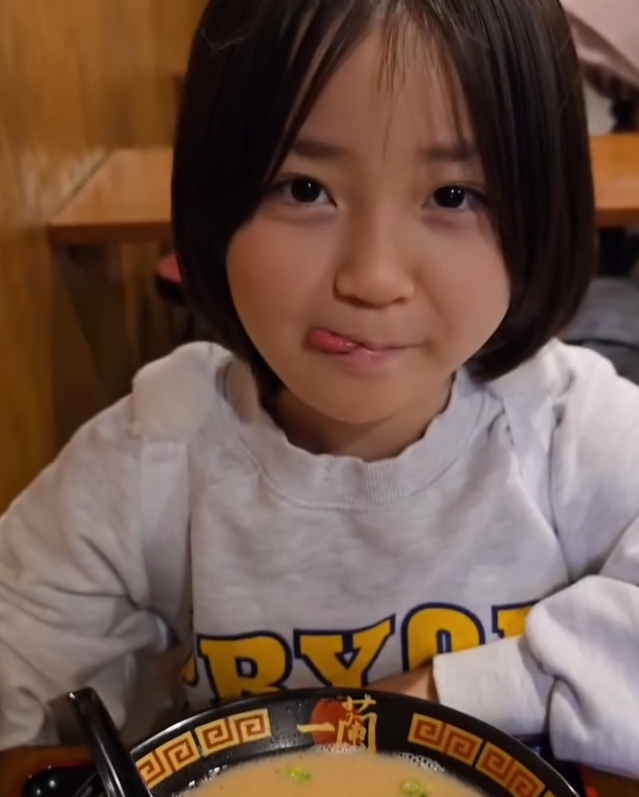 不二家牛奶妹是妳！3歲萌妹「療癒系娃娃臉蛋」爆紅全網　12歲「仙女顏值升級」粉絲再度融化❤️