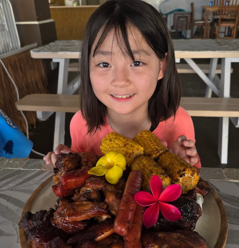 不二家牛奶妹是妳！3歲萌妹「療癒系娃娃臉蛋」爆紅全網　12歲「仙女顏值升級」粉絲再度融化❤️