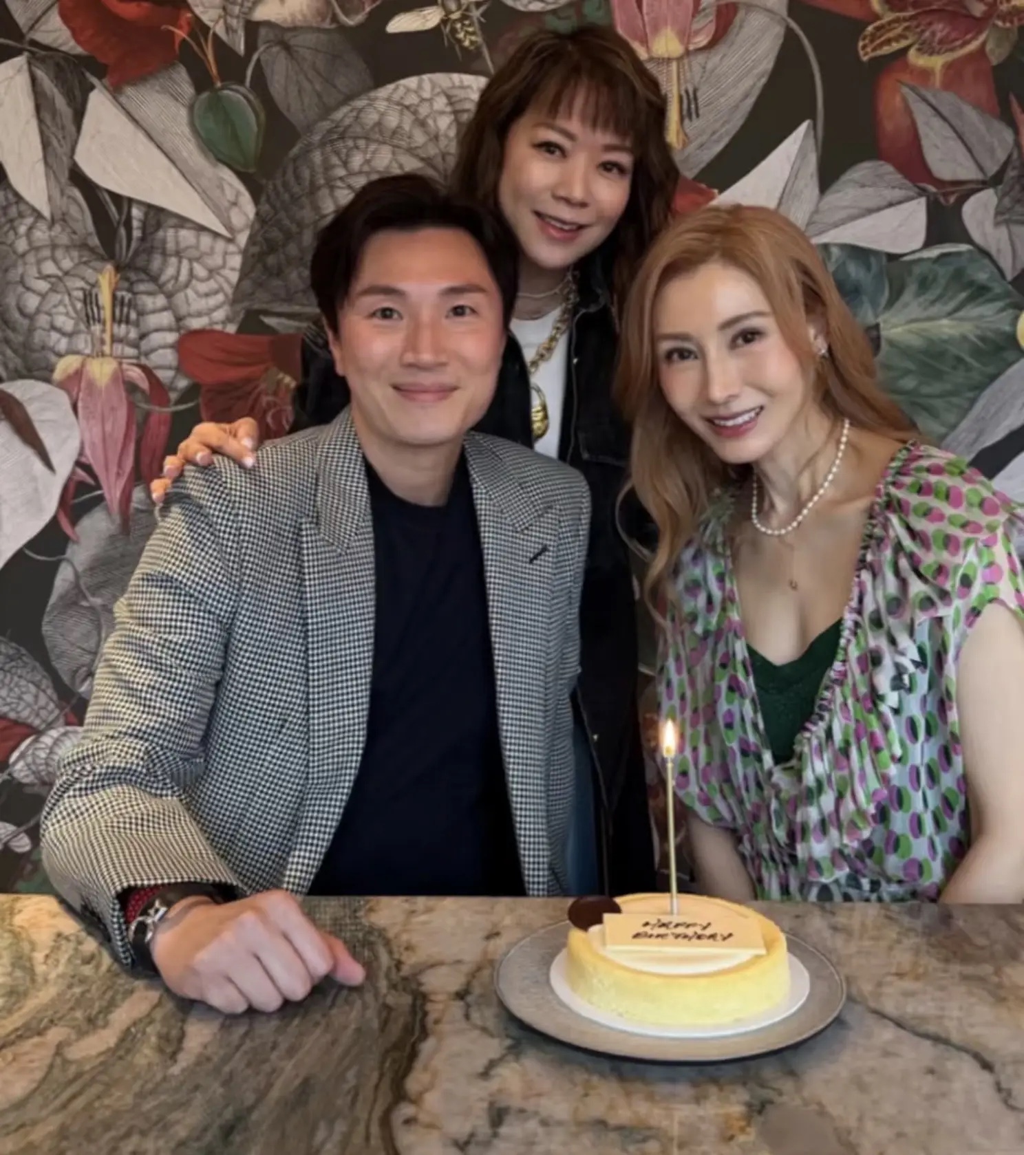 嫁豪門全面息影！昔日第一美人「歡慶56歲生日」　亮相「瘦到脫相氣色差」網愣：70歲老太太