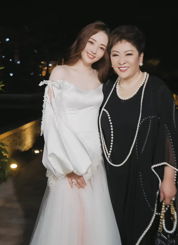 表面婆媳？向太首度認了「看不慣郭碧婷這點」：趕也趕不走