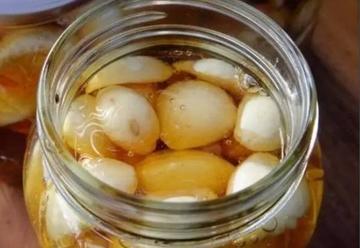 一種讓人變臭的食物「卻能延壽11.4%」！最新研究證實：能護腦防癌控血糖「3吃法效果再加乘」