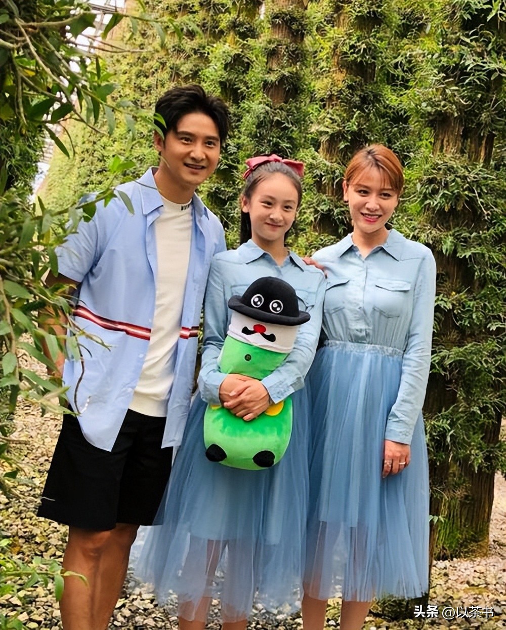 童年萌樣紅遍兩岸！18歲星二代「變身陽光長腿妹」　不靠演藝圈關係「卻成為父母驕傲」