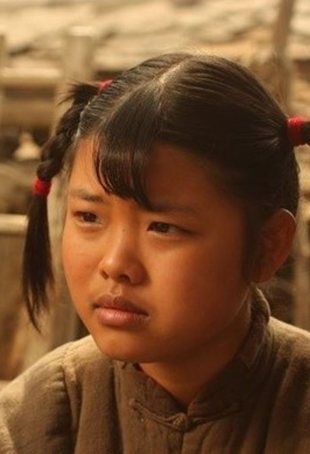 小時候被封「最不上相童星」！如今34歲「蛻變成小舒淇」感情讓人咋舌
