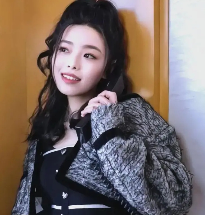小時候被封「最不上相童星」！如今34歲「蛻變成小舒淇」感情讓人咋舌