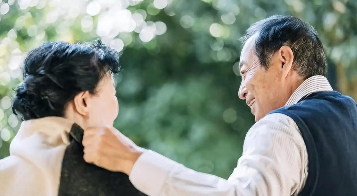 女人停經後！該繼續過「夫妻生活」嗎？　醫生解答「5大影響」很多人都弄錯