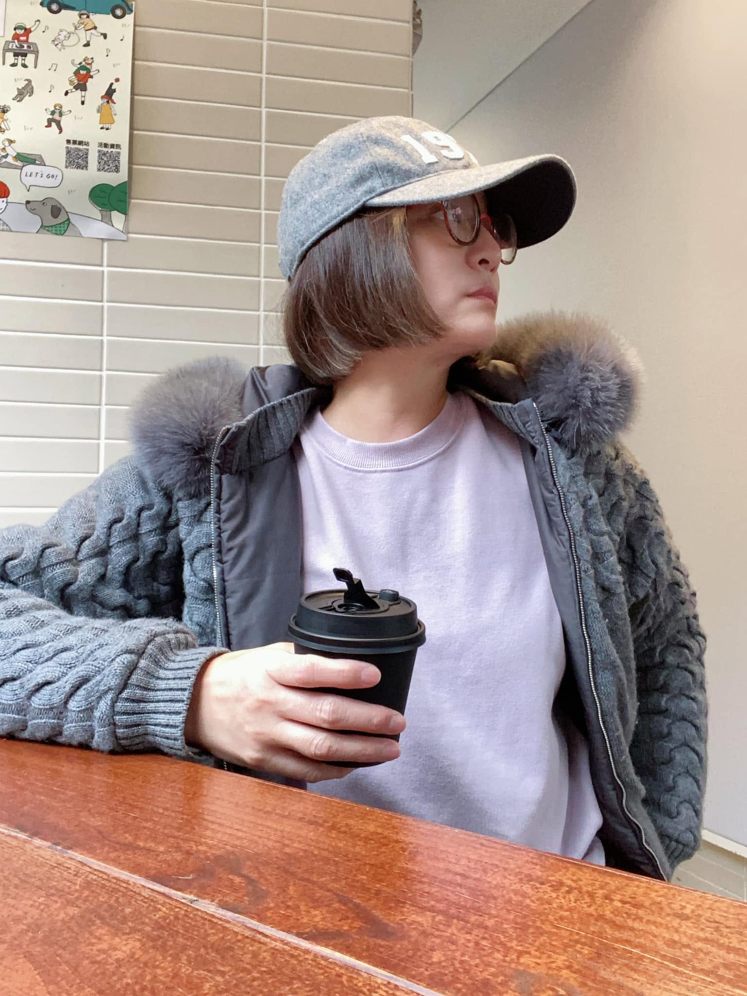 被封演藝圈最強美魔女！54歲《花系列》女星突曬「滿頭白髮照」被讚翻：這才是真美❤️