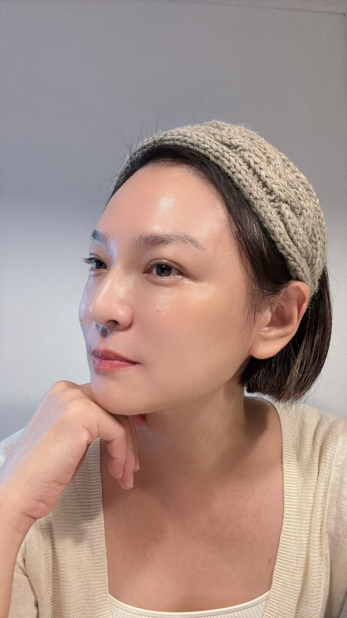 被封演藝圈最強美魔女！54歲《花系列》女星突曬「滿頭白髮照」被讚翻：這才是真美❤️