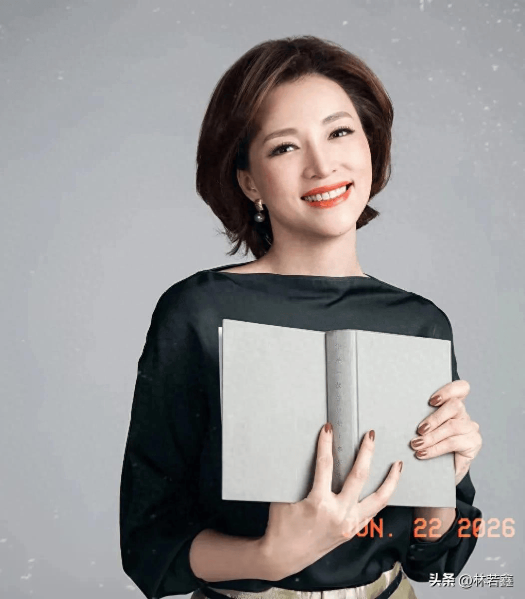 淡出螢光幕！52歲女星「現身12歲兒畢典」　全程低調「默默做一事」網淚：是個好媽媽