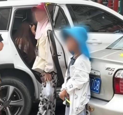 帶兒子親自捉姦！尪車內約會還嗆「我出軌怎麼了」　小三正臉曝光「爽收金銀首飾」