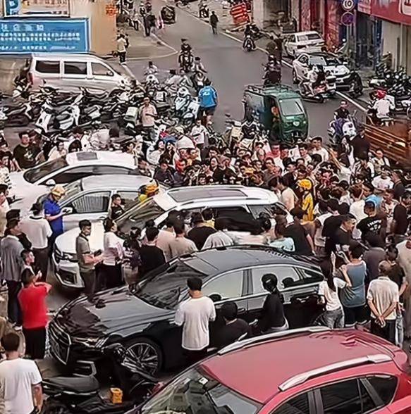 帶兒子親自捉姦！尪車內約會還嗆「我出軌怎麼了」　小三正臉曝光「爽收金銀首飾」