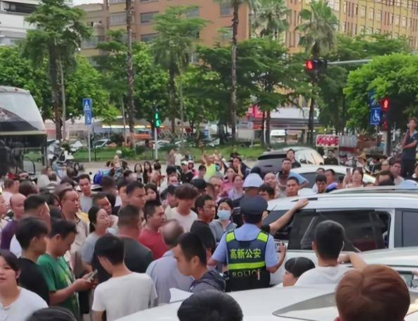 帶兒子親自捉姦！尪車內約會還嗆「我出軌怎麼了」　小三正臉曝光「爽收金銀首飾」