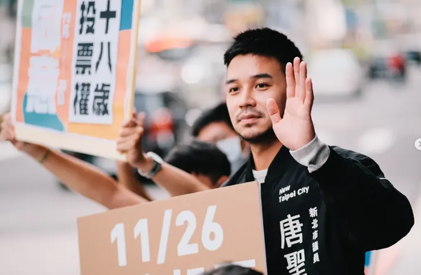 全台首位出櫃男議員!曾是運動國手「貼男友曬放閃照」:感謝自由民主的台灣
