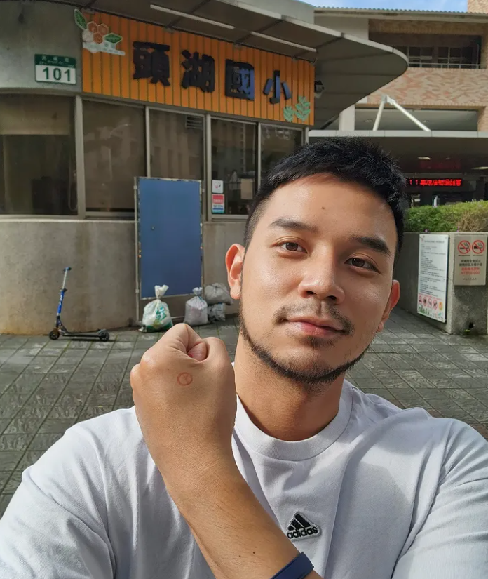 全台首位出櫃男議員!曾是運動國手「貼男友曬放閃照」:感謝自由民主的台灣