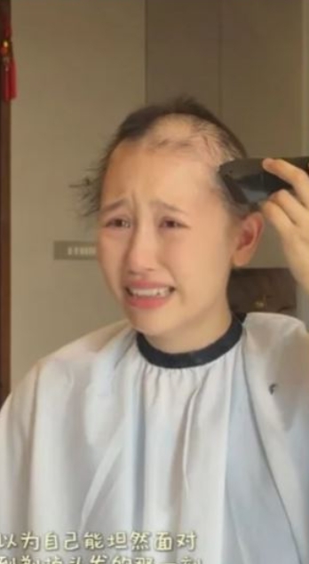 罹淋巴癌三期!31歲千萬女星淚曝「原想靠中藥調理」 如今「剃光頭搶命」病況曝光