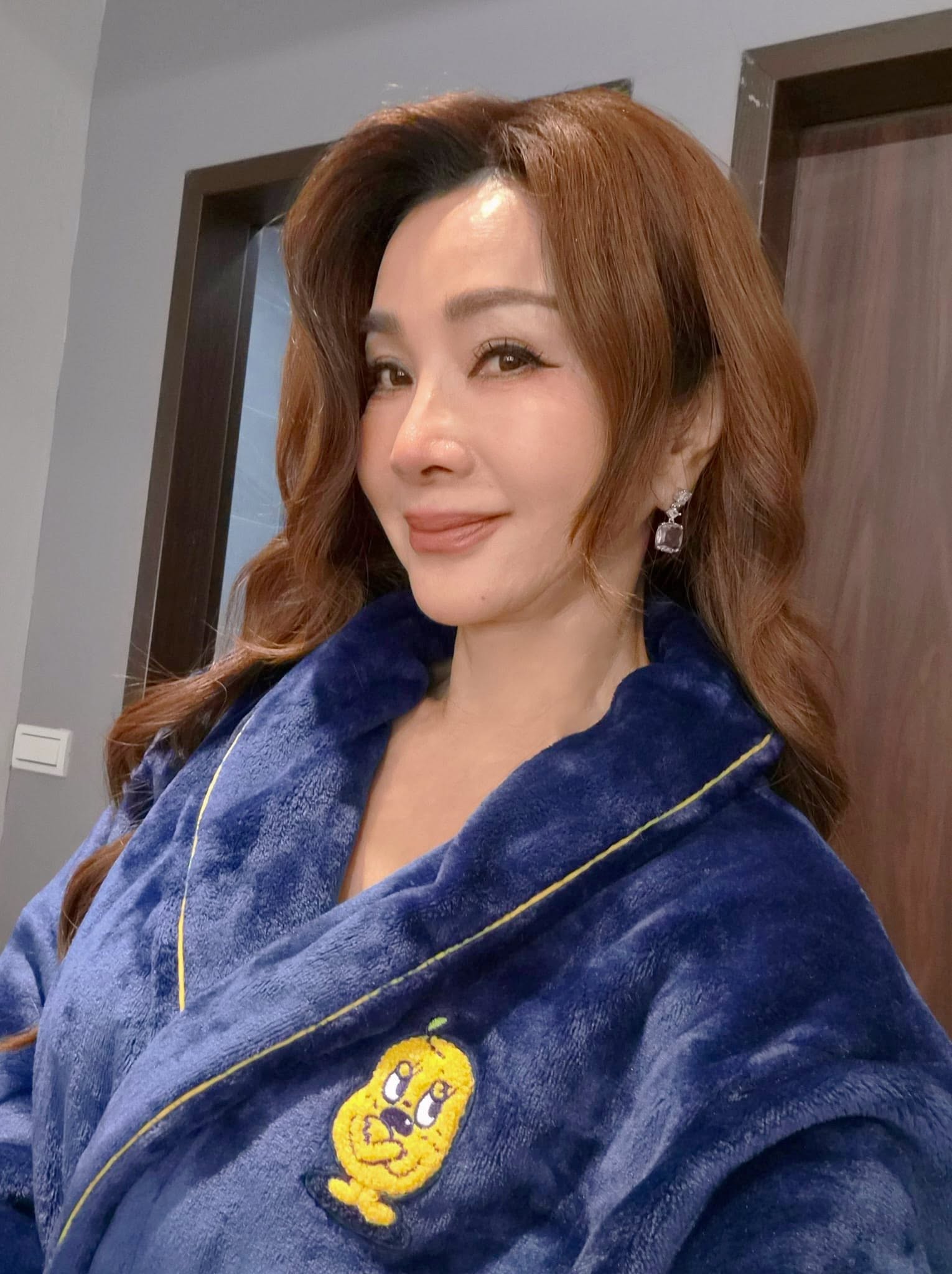 燦笑慶70歲生日!陳美鳳曬出「神秘人環抱親密照」告白:謝謝一路陪伴❤️