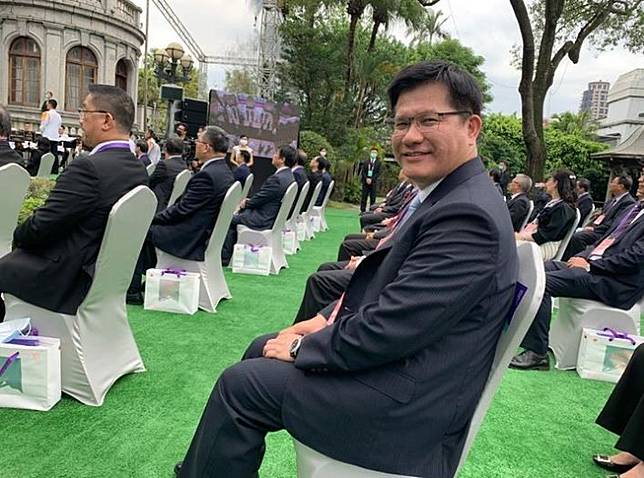 以為是藍正龍!蔡英文心腹「年輕時根本偶像」 豪門老婆「甘願當背後女人」寵愛30年