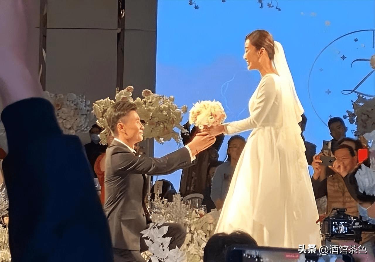 想走後門上位？52歲娛樂圈大佬「娶小20歲女演員」　結婚6年近況「讓人瞠目結舌」