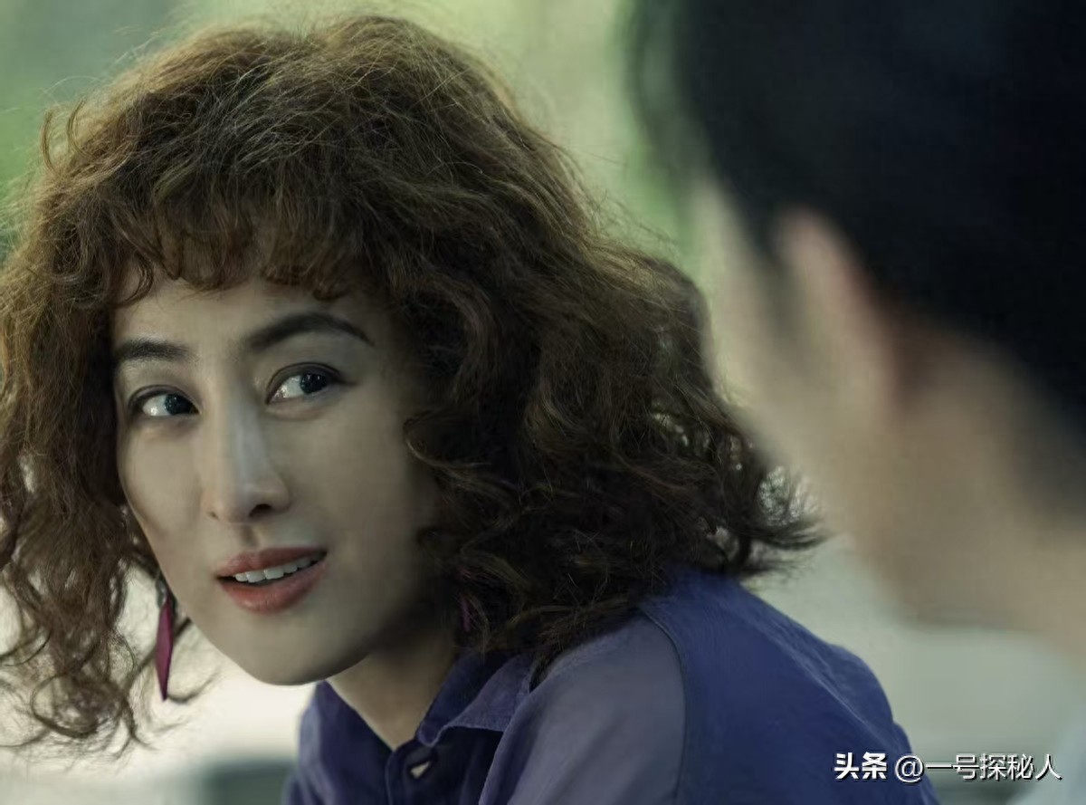 因外遇醜聞淡出！45歲女星被目擊「剃光頭形象全毀」　「竟與化療有關」網拍手叫好...