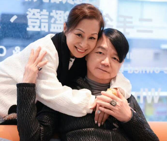 結束18年婚姻！大咖夫妻檔復合「3年後老婆卻死了」　他「痛哭海葬」：跟妳一起去...