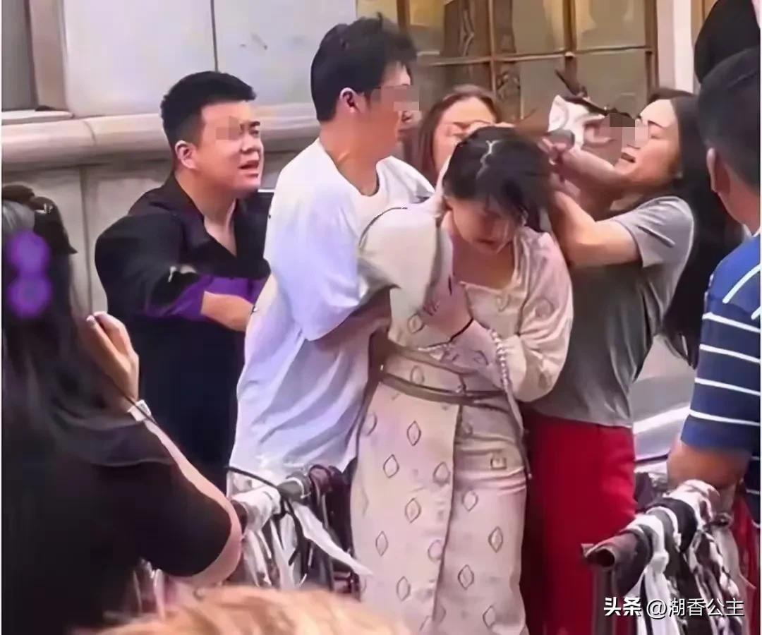婆媳合力捉小三! 抓姦現場引圍觀「小三真面目曝」 網對比正宮嘆「根本沒有輸」