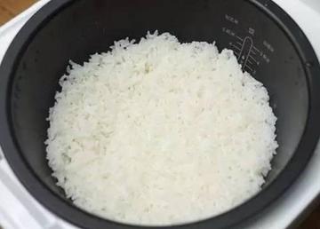 趁熱吃也上榜!台灣人常做「4大致癌飲食習慣」快戒掉:電鍋保溫也藏毒
